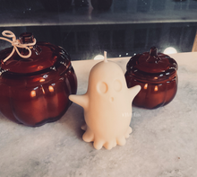 Load image into Gallery viewer, Beeswax Ghost candle(pumpkin scent)