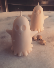 Load image into Gallery viewer, Beeswax Ghost candle(pumpkin scent)